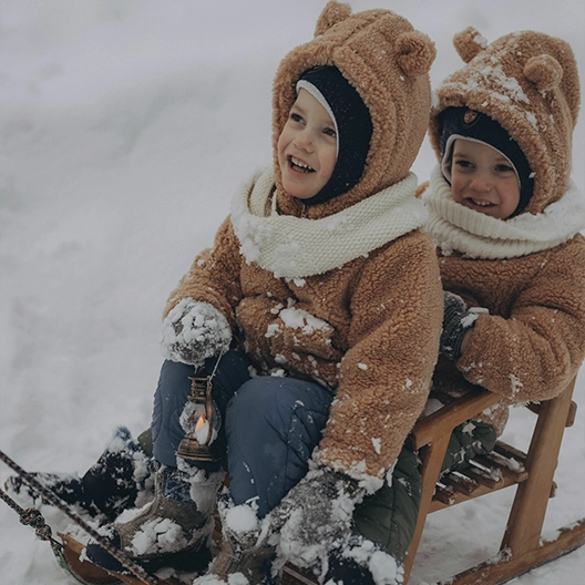 niños divirtiendose laponia